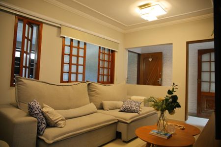 Casa à venda com 160m², 3 quartos e 2 vagasSala