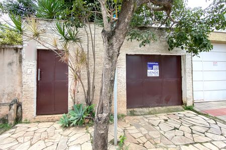 Casa à venda com 180m², 3 quartos e 2 vagasFachada
