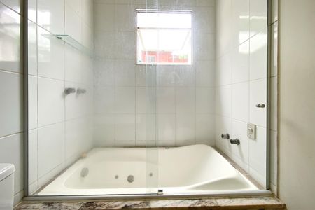 Casa à venda com 180m², 3 quartos e 2 vagasBanheiro da Suíte