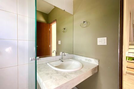 Casa à venda com 180m², 3 quartos e 2 vagasBanheiro