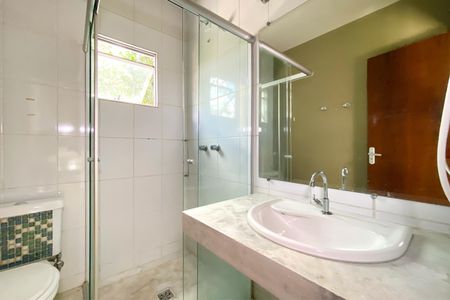 Casa à venda com 180m², 3 quartos e 2 vagasBanheiro