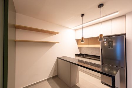 Sala/Cozinha de apartamento à venda com 1 quarto, 46m² em Mirandópolis, São Paulo