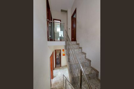 Foto 02 de casa à venda com 3 quartos, 104m² em Tropical, Contagem