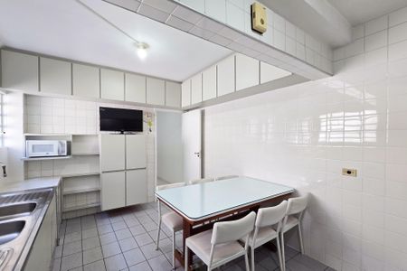 Casa à venda com 118m², 3 quartos e 2 vagas Casa à venda com 118m², 3 quartos e 2 vagasCozinha