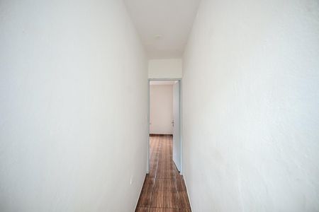 Casa à venda com 100m², 3 quartos e 4 vagasCorredor 2