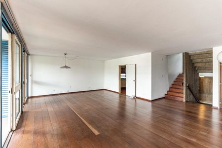 Casa à venda com 350m², 5 quartos e 4 vagas Casa à venda com 350m², 5 quartos e 4 vagasSala 1