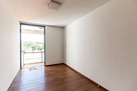 Casa à venda com 350m², 5 quartos e 4 vagas Casa à venda com 350m², 5 quartos e 4 vagasQuarto 3