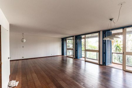 Casa à venda com 350m², 5 quartos e 4 vagas Casa à venda com 350m², 5 quartos e 4 vagasSala 1