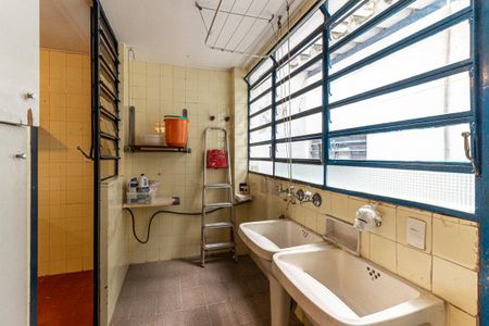 Casa à venda com 350m², 5 quartos e 4 vagas Casa à venda com 350m², 5 quartos e 4 vagasÁrea de Serviço