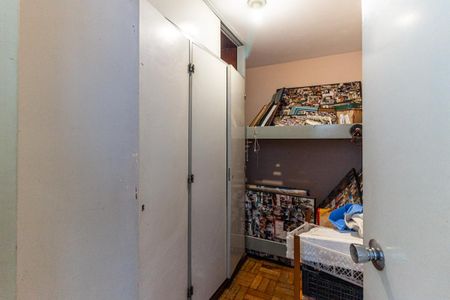 Casa à venda com 350m², 5 quartos e 4 vagas Casa à venda com 350m², 5 quartos e 4 vagasQuarto de Serviço