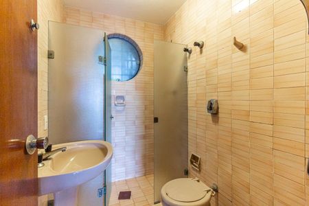 Casa à venda com 350m², 5 quartos e 4 vagas Casa à venda com 350m², 5 quartos e 4 vagasBanheiro 3