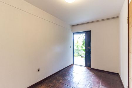 Casa à venda com 350m², 5 quartos e 4 vagas Casa à venda com 350m², 5 quartos e 4 vagasQuarto 5