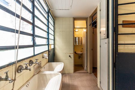 Casa à venda com 350m², 5 quartos e 4 vagas Casa à venda com 350m², 5 quartos e 4 vagasÁrea de Serviço