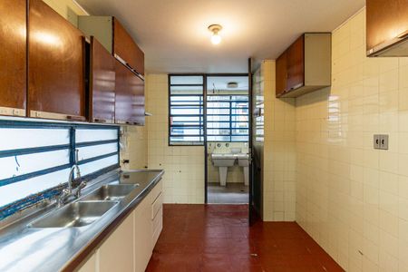 Casa à venda com 350m², 5 quartos e 4 vagas Casa à venda com 350m², 5 quartos e 4 vagasCozinha