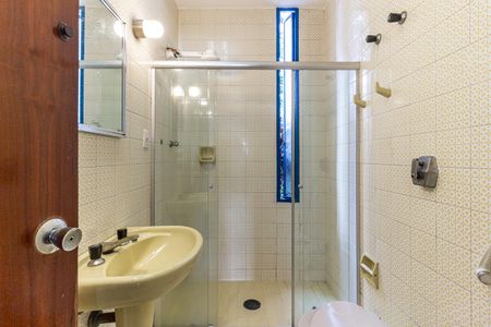 Casa à venda com 350m², 5 quartos e 4 vagas Casa à venda com 350m², 5 quartos e 4 vagasBanheiro 2