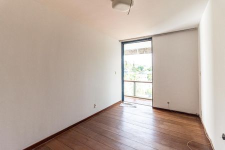 Casa à venda com 350m², 5 quartos e 4 vagas Casa à venda com 350m², 5 quartos e 4 vagasQuarto 2