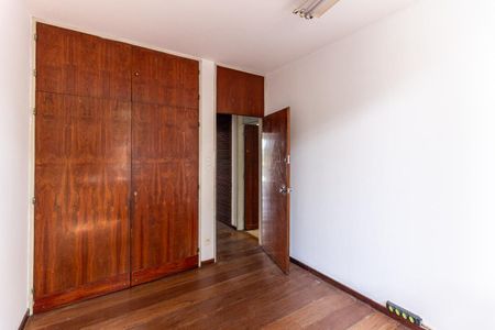 Casa à venda com 350m², 5 quartos e 4 vagas Casa à venda com 350m², 5 quartos e 4 vagasQuarto 4