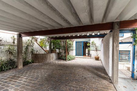 Casa à venda com 350m², 5 quartos e 4 vagas Casa à venda com 350m², 5 quartos e 4 vagasGaragem