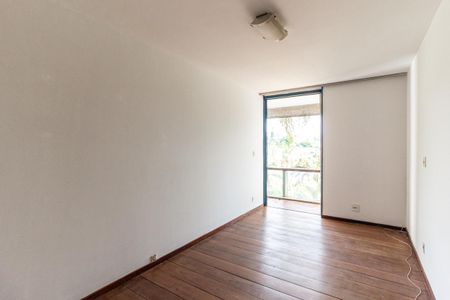 Casa à venda com 350m², 5 quartos e 4 vagas Casa à venda com 350m², 5 quartos e 4 vagasQuarto 1