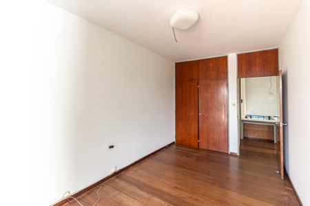 Casa à venda com 350m², 5 quartos e 4 vagas Casa à venda com 350m², 5 quartos e 4 vagasQuarto 2