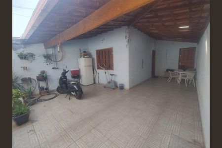 Casa à venda com 80m², 3 quartos e 3 vagasFoto 02
