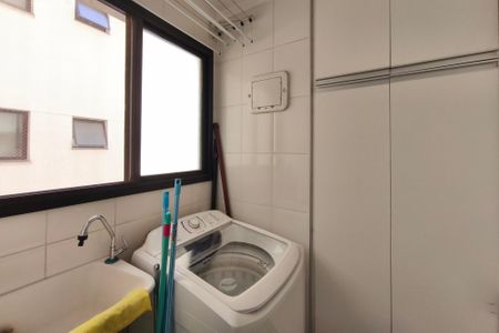 Apartamento à venda com 82m², 3 quartos e 2 vagas Apartamento à venda com 82m², 3 quartos e 2 vagasÁrea de Serviço