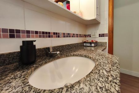 Apartamento à venda com 82m², 3 quartos e 2 vagas Apartamento à venda com 82m², 3 quartos e 2 vagasBanheiro Social