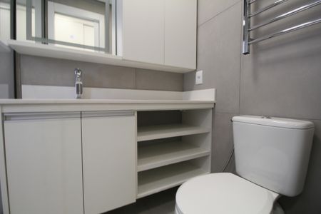Apartamento para alugar com 68m², 2 quartos e 2 vagasBanheiro Suíte 