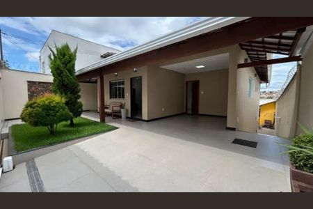 Casa à venda com 360m², 3 quartos e 3 vagasFoto 02