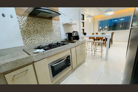 Casa à venda com 360m², 3 quartos e 3 vagasFoto 06