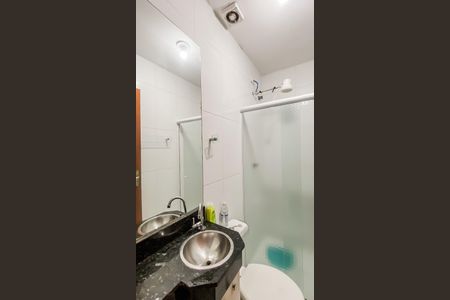 Casa de condomínio à venda com 130m², 3 quartos e 2 vagasBanheiro