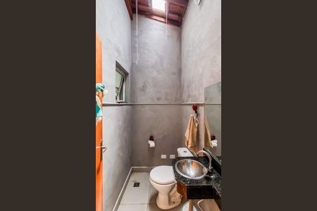 Casa de condomínio à venda com 130m², 3 quartos e 2 vagasBanheiro 