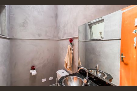 Casa de condomínio à venda com 130m², 3 quartos e 2 vagasBanheiro