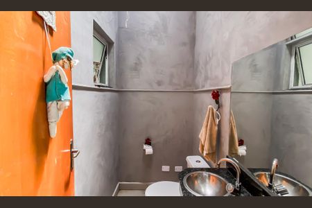 Casa de condomínio à venda com 130m², 3 quartos e 2 vagasBanheiro