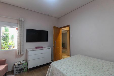 Casa à venda com 200m², 3 quartos e 3 vagas Casa à venda com 200m², 3 quartos e 3 vagasQuarto 2