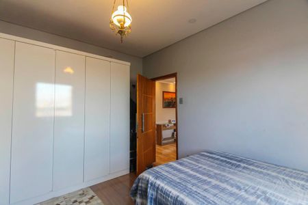 Casa à venda com 200m², 3 quartos e 3 vagas Casa à venda com 200m², 3 quartos e 3 vagasQuarto 1