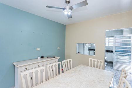 Casa à venda com 140m², 3 quartos e 3 vagas Casa à venda com 140m², 3 quartos e 3 vagasCopa