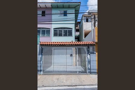 Casa à venda com 140m², 3 quartos e 3 vagas Casa à venda com 140m², 3 quartos e 3 vagasFachada