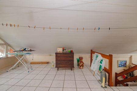 Casa à venda com 170m², 3 quartos e 2 vagas Casa à venda com 170m², 3 quartos e 2 vagasSótão