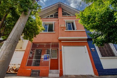 Casa à venda com 170m², 3 quartos e 2 vagas Casa à venda com 170m², 3 quartos e 2 vagasfachada