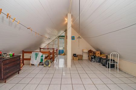 Casa à venda com 170m², 3 quartos e 2 vagas Casa à venda com 170m², 3 quartos e 2 vagasSótão