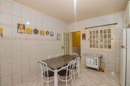 Casa à venda com 170m², 3 quartos e 2 vagas Casa à venda com 170m², 3 quartos e 2 vagasCozinha e Área de Serviço