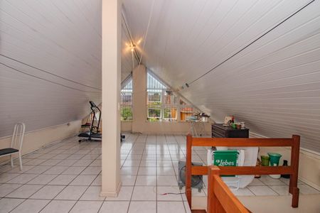 Casa à venda com 170m², 3 quartos e 2 vagas Casa à venda com 170m², 3 quartos e 2 vagasSótão