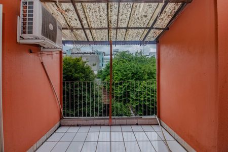 Casa à venda com 170m², 3 quartos e 2 vagas Casa à venda com 170m², 3 quartos e 2 vagasSuíte - Varanda