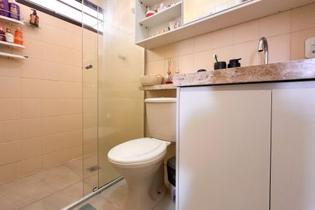 Apartamento à venda com 77m², 2 quartos e 1 vaga Apartamento à venda com 77m², 2 quartos e 1 vagaBanheiro Social
