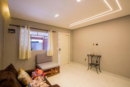 Casa à venda com 222m², 4 quartos e 6 vagas Casa à venda com 222m², 4 quartos e 6 vagasSala