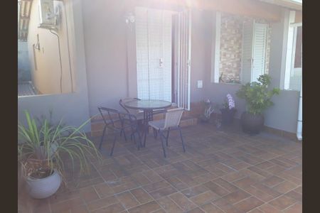 Casa à venda com 3 quartos, 106m² em Vila Liviero, São Paulo