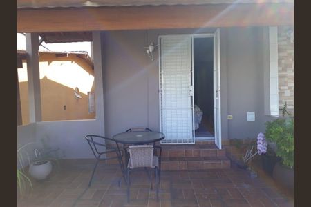 Casa à venda com 3 quartos, 106m² em Vila Liviero, São Paulo