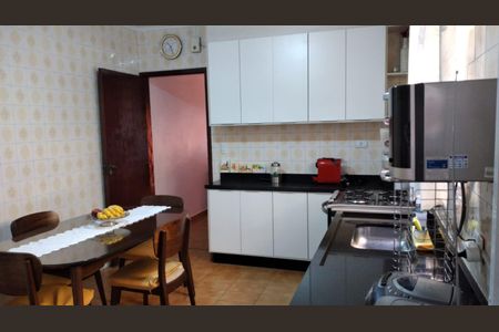 Casa à venda com 3 quartos, 106m² em Vila Liviero, São Paulo