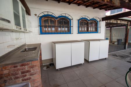 Casa à venda com 90m², 3 quartos e 12 vagasQuintal